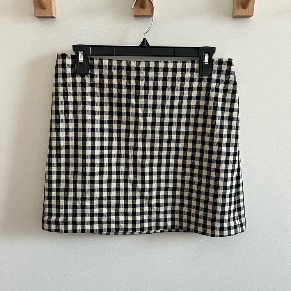 Chic Black and White Checkered Mini Skirt